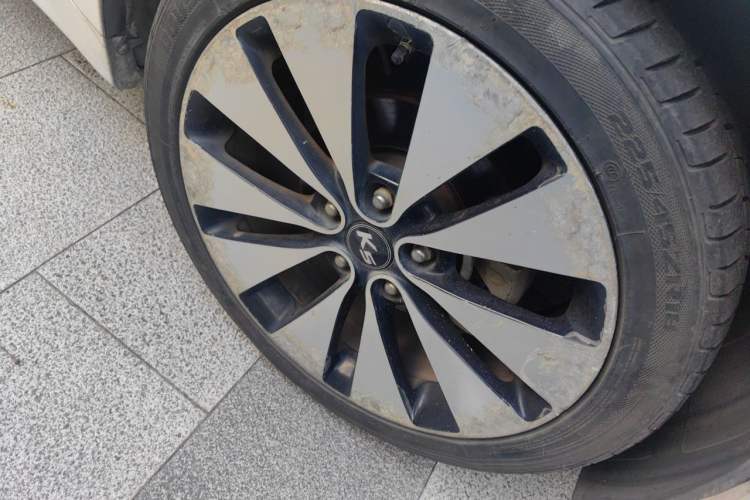 Used Kia K5 2011 2.0L Automatic DLX Right Front Wheel Hub