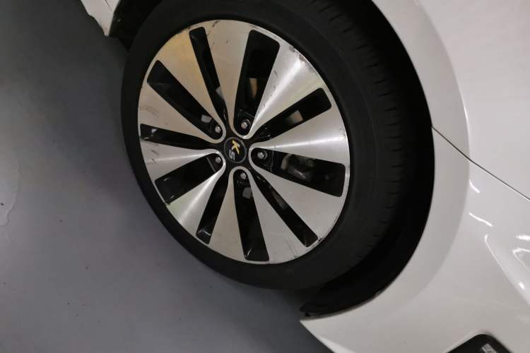 Used Kia K5 2011 2.0L Automatic DLX Right Front Wheel Hub