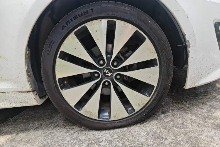 Used Kia K5 2011 2.0L Automatic Premium Right Front Wheel Hub