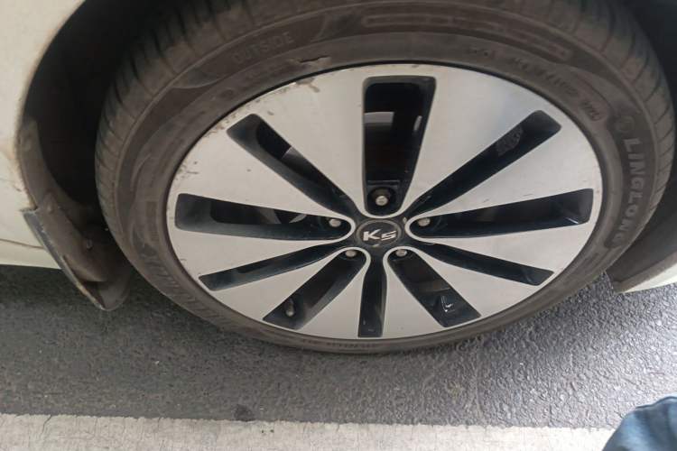 Used Kia K5 2011 2.0L Automatic Premium Right Front Wheel Hub