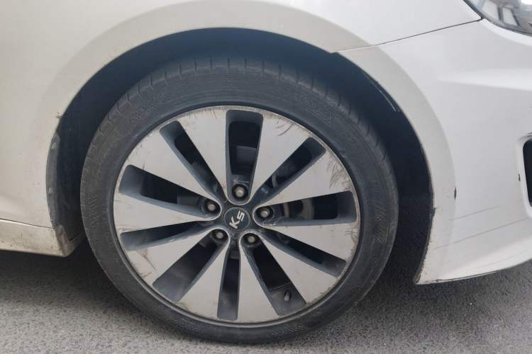 Used Kia K5 2011 2.0L Automatic DLX Right Front Wheel Hub