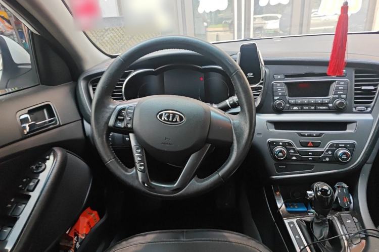 Used Kia K5 2011 2.0L Automatic DLX Steering Wheel