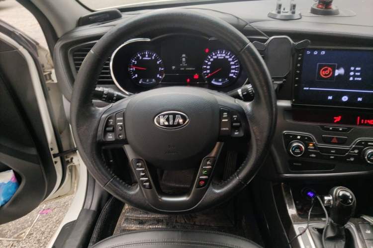 Used Kia K5 2011 2.0L Automatic DLX Steering Wheel