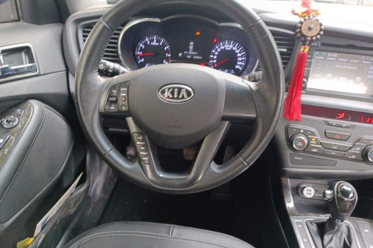 Used Kia K5 2011 2.0L Automatic DLX Steering Wheel