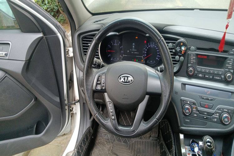 Used Kia K5 2011 2.0L Automatic DLX Steering Wheel