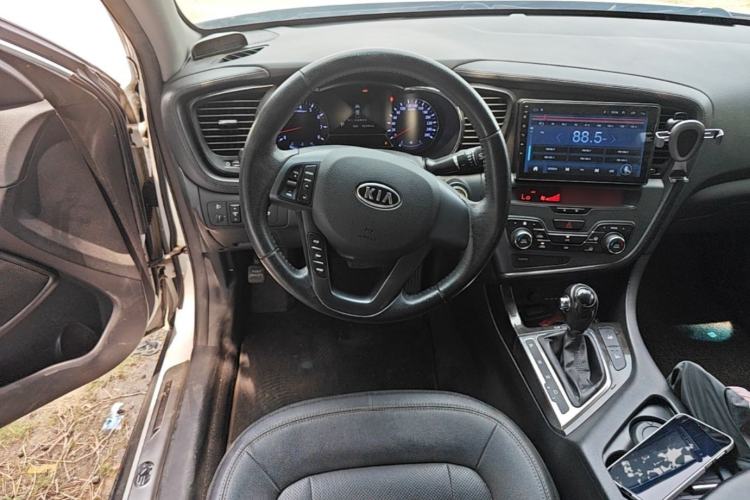 Used Kia K5 2011 2.0L Automatic DLX Steering Wheel