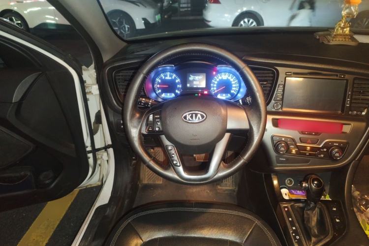 Used Kia K5 2011 2.0L Automatic DLX Steering Wheel