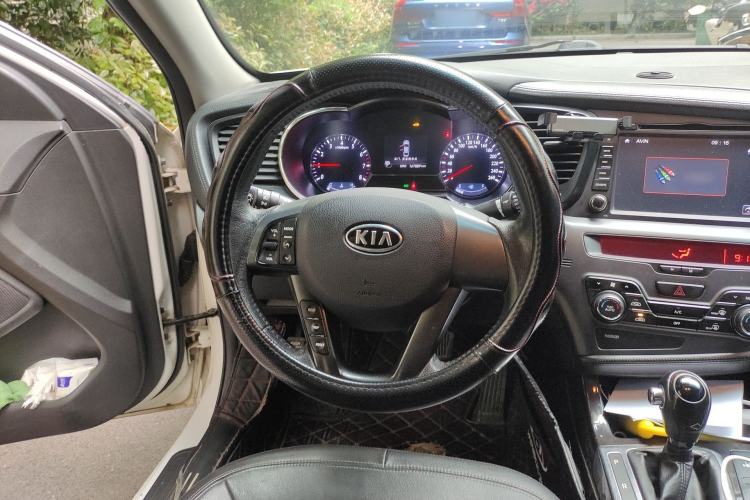 Used Kia K5 2011 2.0L Automatic DLX Steering Wheel