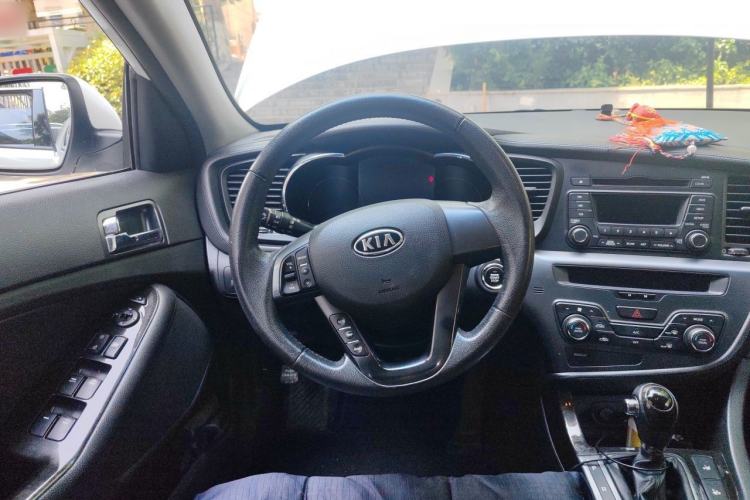 Used Kia K5 2011 2.0L Automatic DLX Steering Wheel