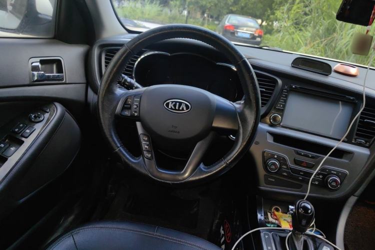 Used Kia K5 2011 2.0L Automatic DLX Steering Wheel