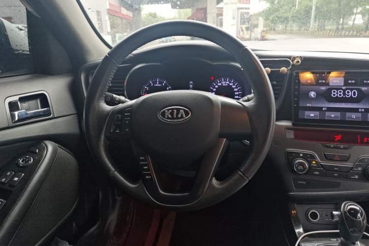 Used Kia K5 2011 2.0L Automatic DLX Steering Wheel