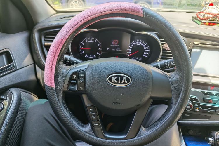 Used Kia K5 2011 2.0L Automatic DLX Steering Wheel
