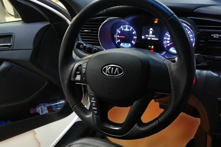 Used Kia K5 2011 2.0L Automatic DLX Steering Wheel