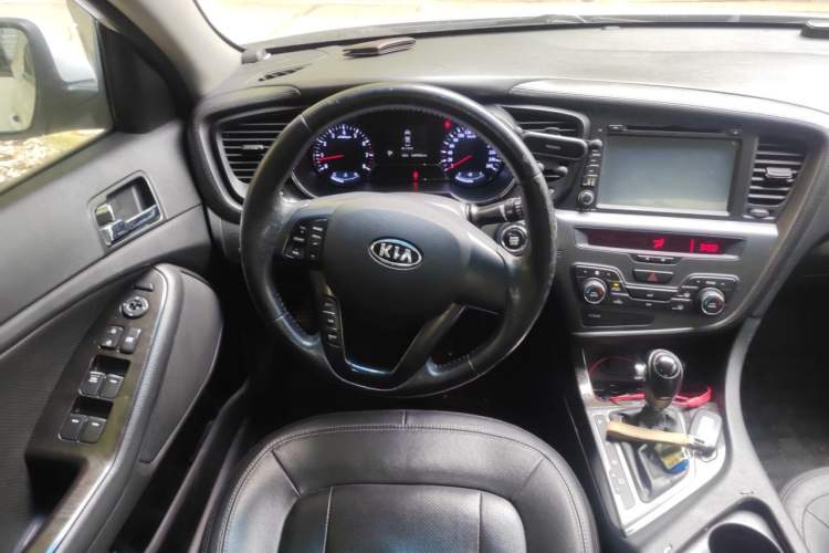 Used Kia K5 2011 2.0L Automatic DLX Steering Wheel