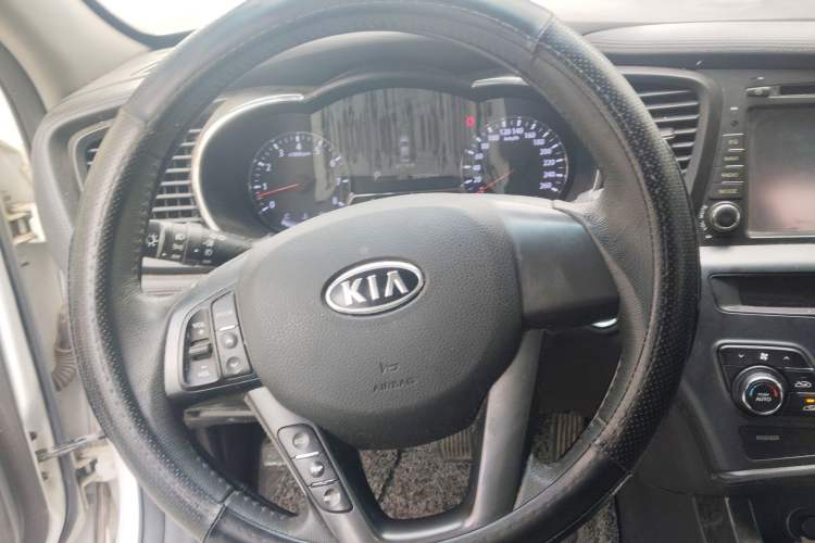 Used Kia K5 2011 2.0L Automatic DLX Steering Wheel