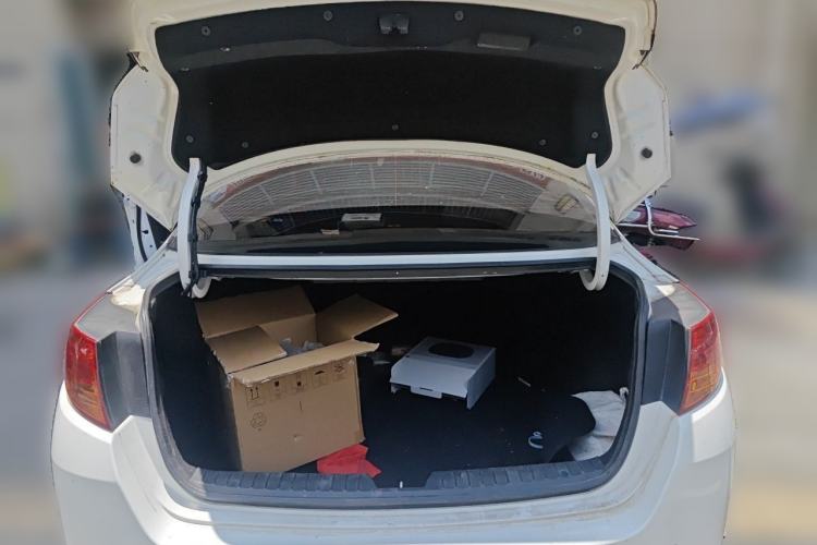 Used Kia K5 2011 2.0L Automatic DLX Trunk