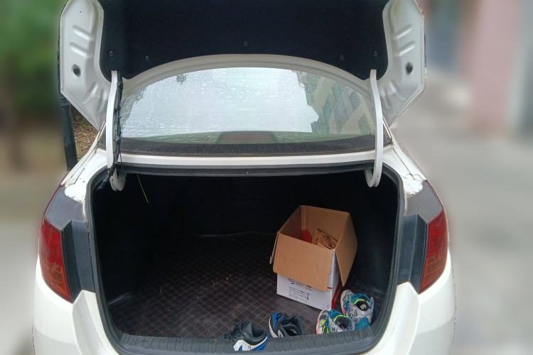 Used Kia K5 2011 2.0L Automatic DLX Trunk