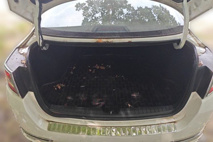Used Kia K5 2011 2.0L Automatic DLX Trunk