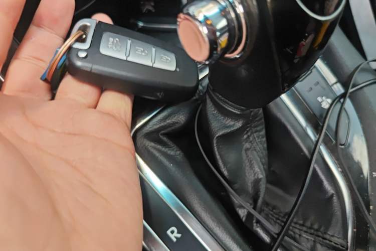 Used Kia K5 2011 2.0L Automatic DLX Vehicle Key