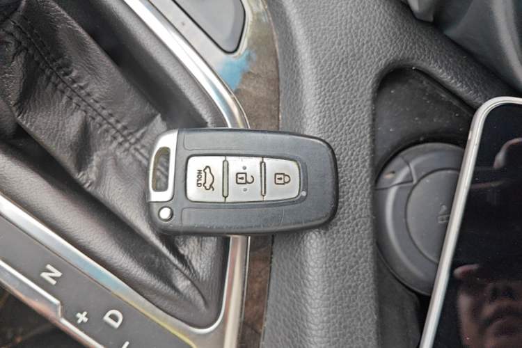 Used Kia K5 2011 2.0L Automatic DLX Vehicle Key