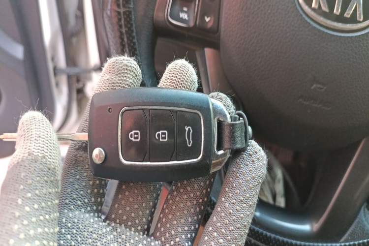 Used Kia K5 2011 2.0L Automatic GL Vehicle Key