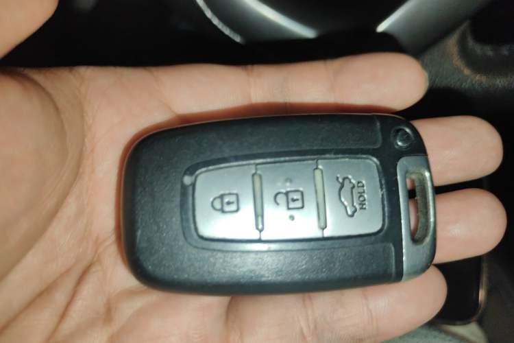 Used Kia K5 2011 2.0L Automatic DLX Vehicle Key