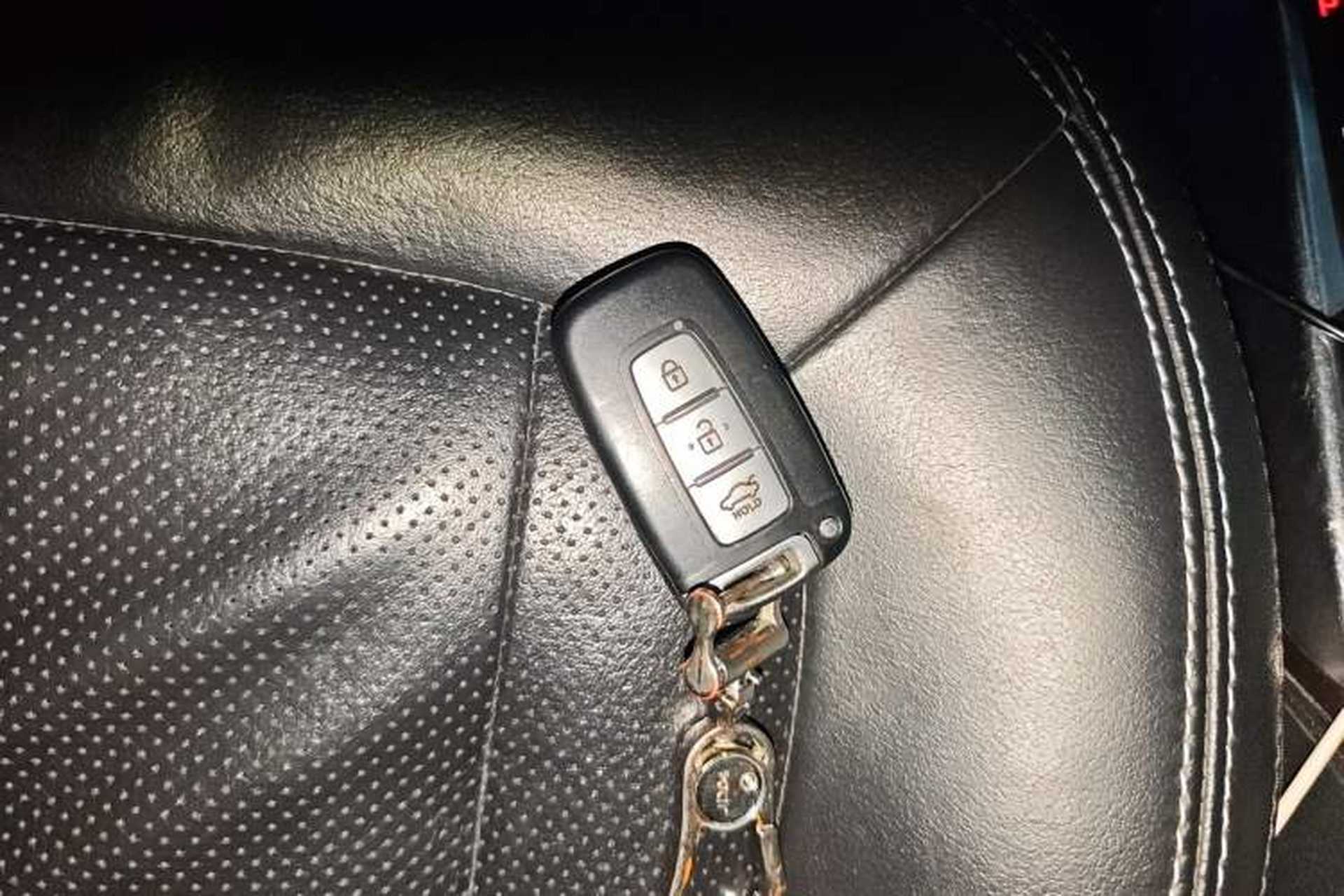Used Kia K5 2011 2.0L Automatic DLX Vehicle Key