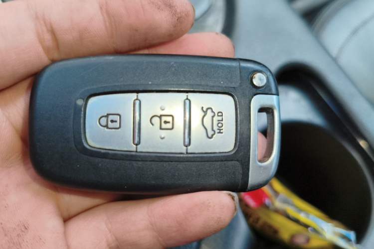 Used Kia K5 2011 2.0L Automatic GLS Vehicle Key