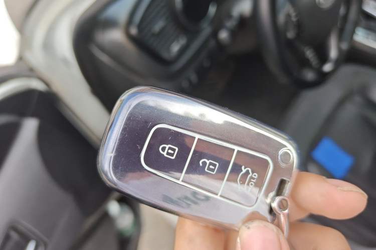 Used Kia K5 2011 2.0L Automatic DLX Vehicle Key
