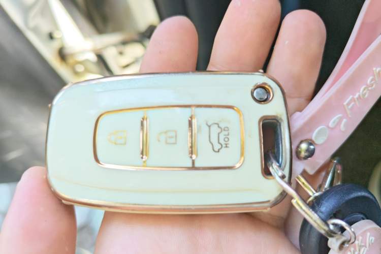Used Kia K5 2011 2.0L Automatic DLX Vehicle Key
