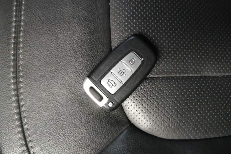 Used Kia K5 2011 2.0L Automatic DLX Vehicle Key
