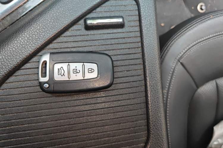 Used Kia K5 2011 2.0L Automatic Premium Vehicle Key