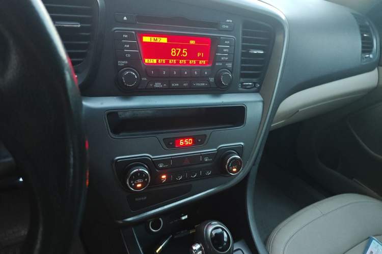 Used Kia K5 2012 2.0L Automatic GL Audio And AC Panel