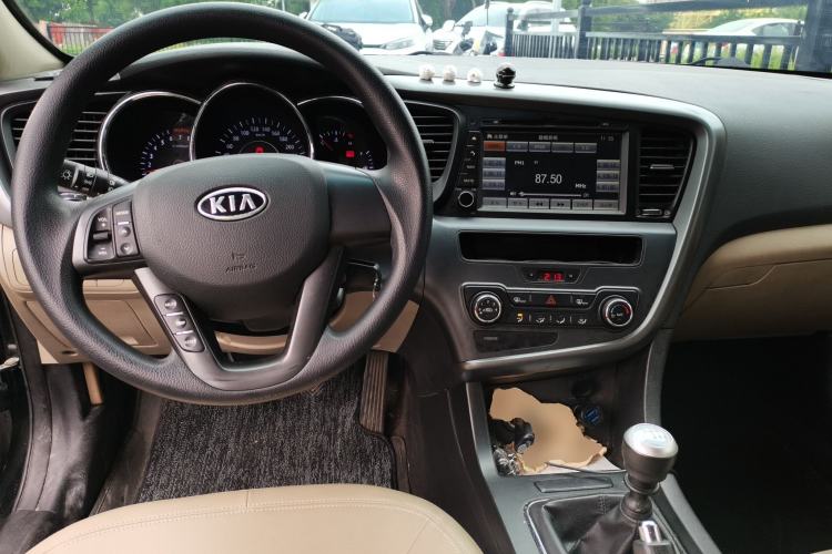 Used Kia K5 2012 2.0L Manual GL Center Console