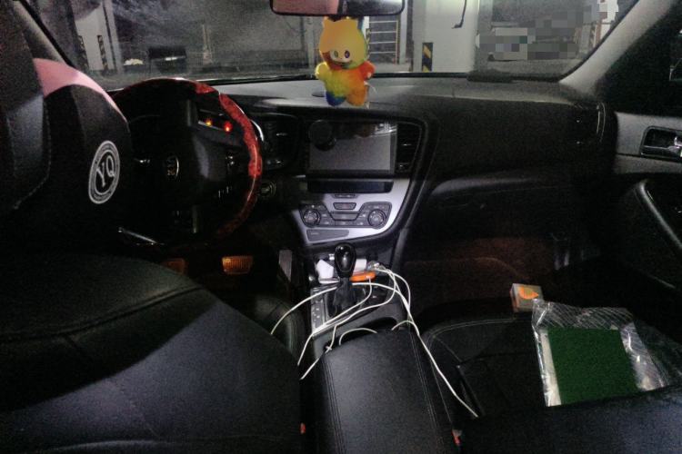 Used Kia K5 2012 2.0L Automatic DLX Center Console