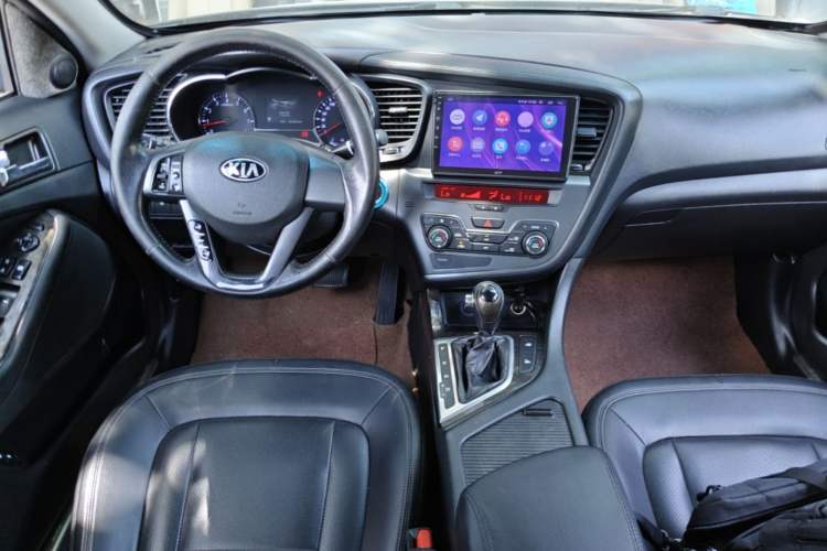 Used Kia K5 2012 2.0L Automatic GLS Center Console
