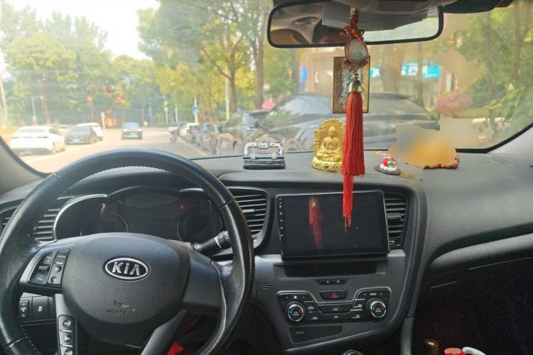 Used Kia K5 2012 2.0L Automatic DLX Center Console