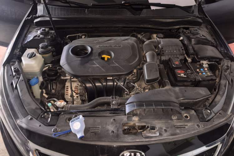 Used Kia K5 2012 2.0L Automatic DLX Engine Bay