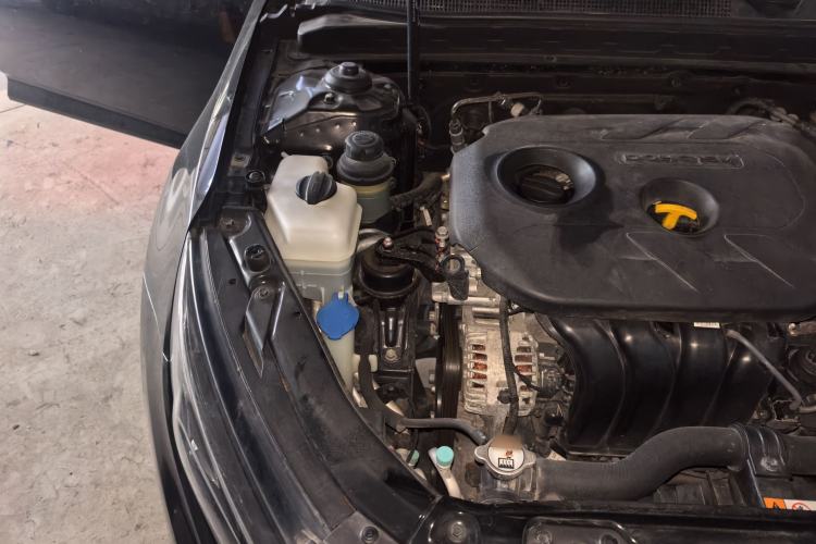 Used Kia K5 2012 2.0L Automatic DLX Engine Bay Right