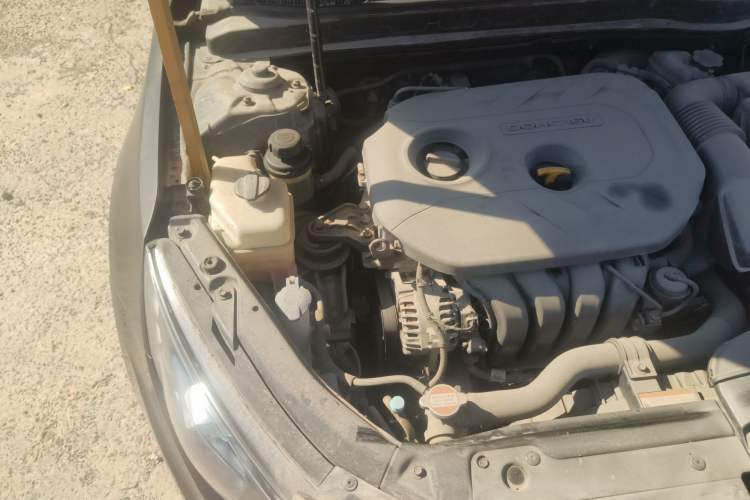Used Kia K5 2012 2.0L Automatic GLS Engine Bay Right