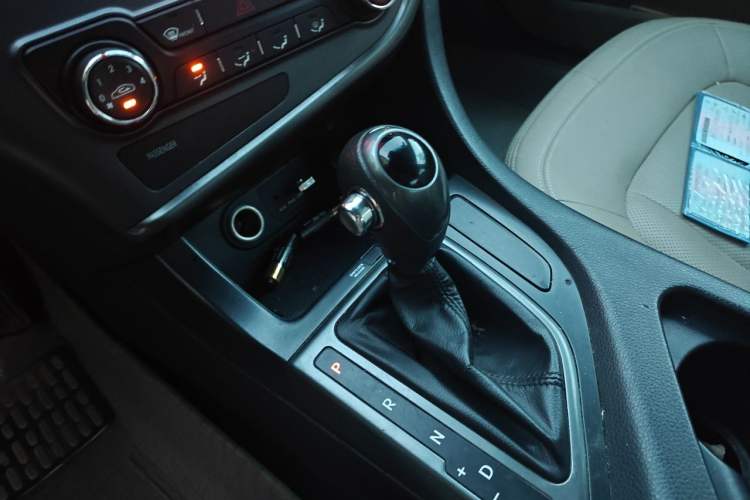 Used Kia K5 2012 2.0L Automatic GL Gear Lever