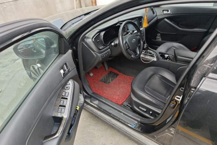 Used Kia K5 2012 2.0L Automatic DLX Interior 3