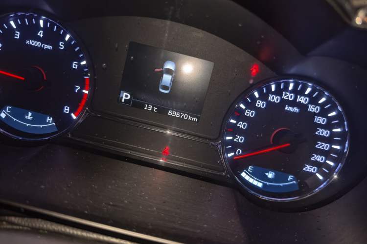 Used Kia K5 2012 2.0L Automatic DLX Odometer Close Up