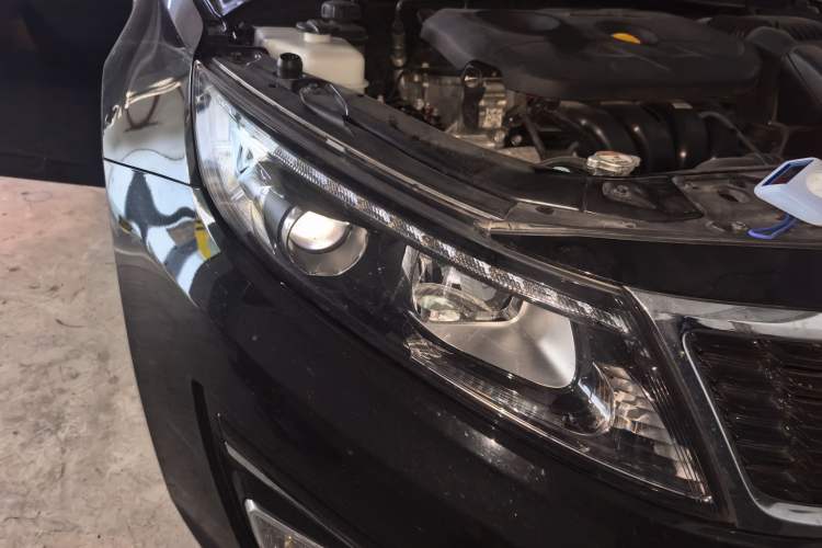 Used Kia K5 2012 2.0L Automatic DLX Right Front Headlight