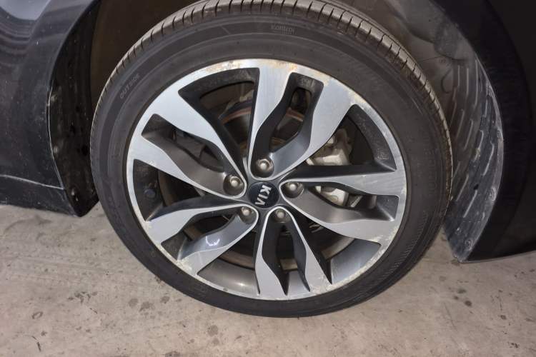 Used Kia K5 2012 2.0L Automatic DLX Right Front Wheel Hub