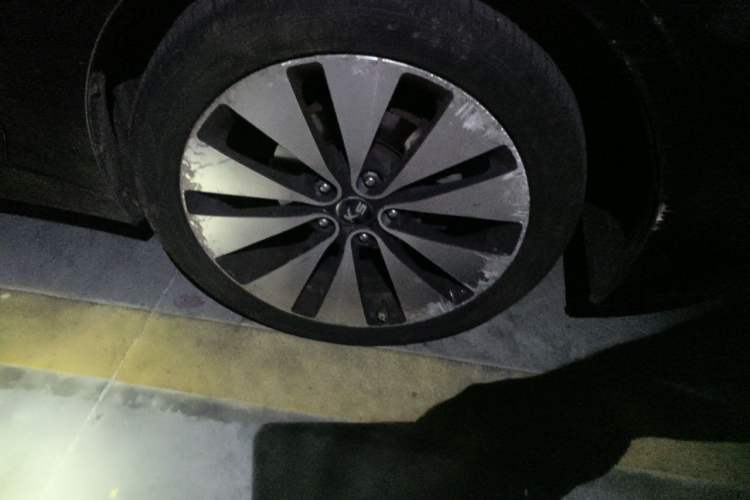 Used Kia K5 2012 2.0L Automatic DLX Right Front Wheel Hub