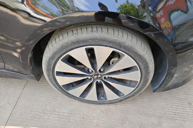 Used Kia K5 2012 2.0L Automatic GLS Right Front Wheel Hub