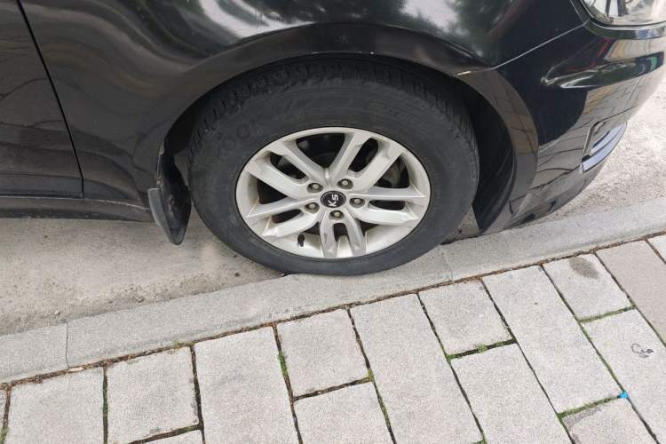 Used Kia K5 2012 2.0L Automatic GL Right Front Wheel Hub