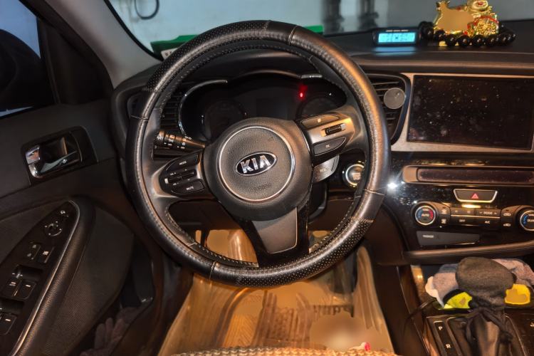 Used Kia K5 2012 2.0L Automatic DLX Steering Wheel