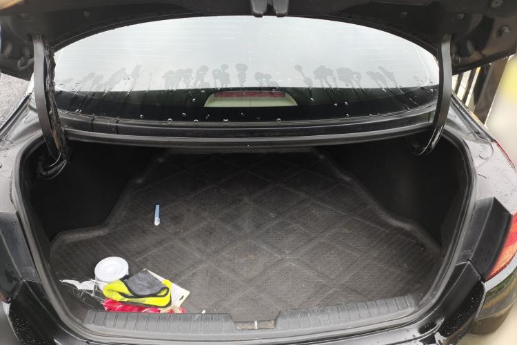 Used Kia K5 2012 2.0L Manual GL Trunk